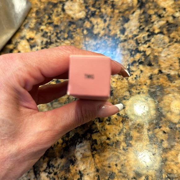 - Mac lip stain colored Angel - Picture 2 of 4